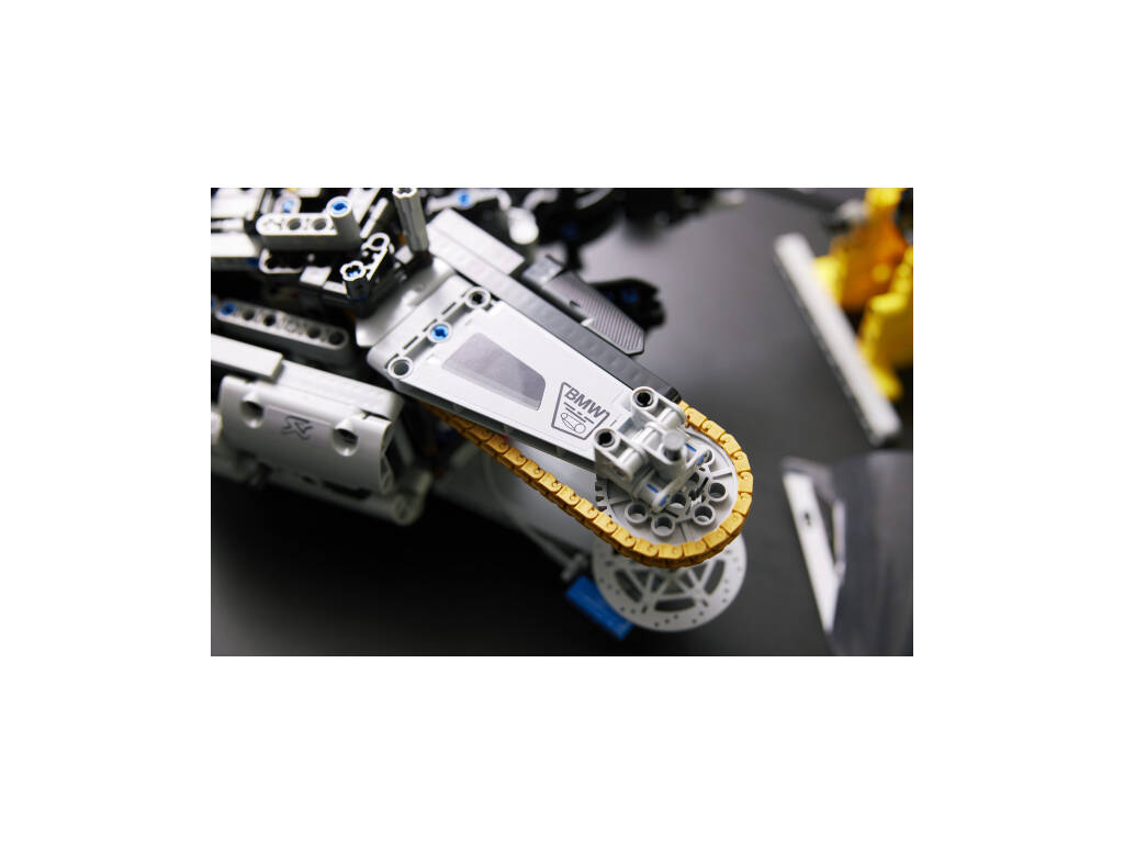 LEGO® Technic - BMW M 1000 RR - 42130 au meilleur prix